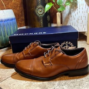 Brown men’s Dockers tie dress shoes 10 M